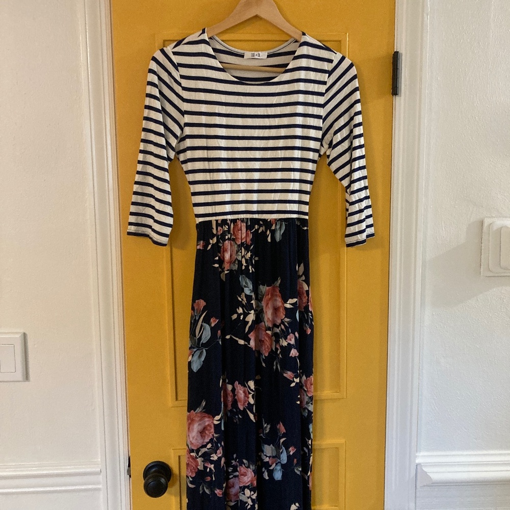 Liz & Co. Floral Jersey Maxi Dress - Small